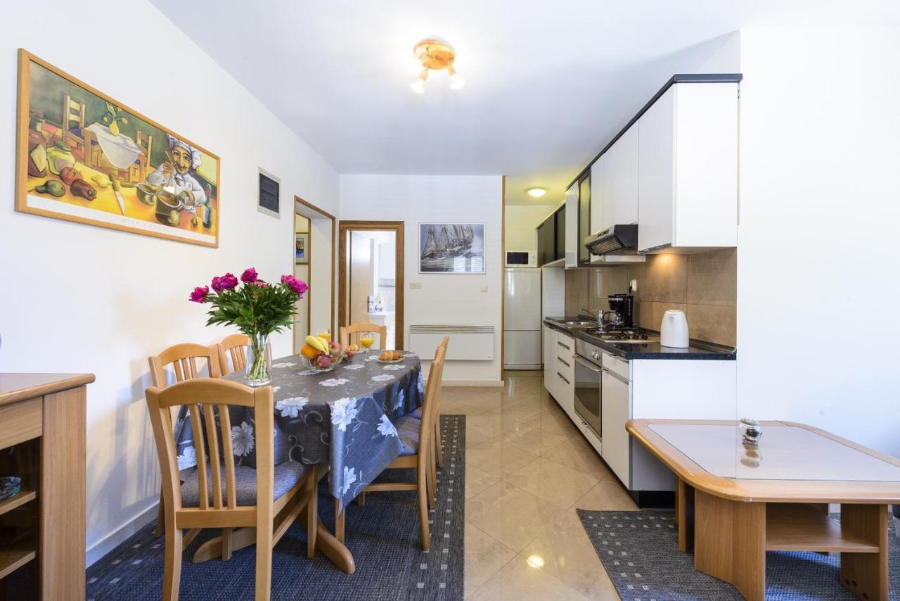 Apartment Tija Two Bedroom Apartment With Balcony And Partial Sea View Dubrovnik Eksteriør bilde