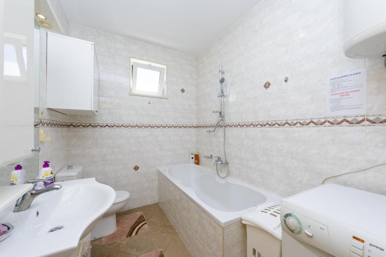 Apartment Tija Two Bedroom Apartment With Balcony And Partial Sea View Dubrovnik Eksteriør bilde